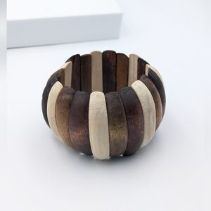 4/24$ 🌻 Wooden large stretch bracelet